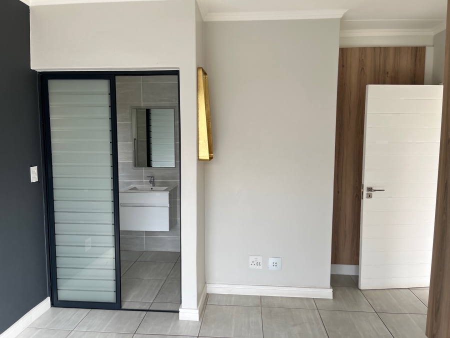 To Let 3 Bedroom Property for Rent in Waterfall Gauteng