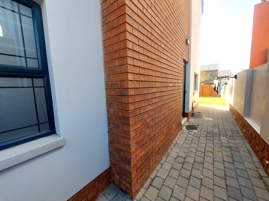 3 Bedroom Property for Sale in Amberfield Gauteng