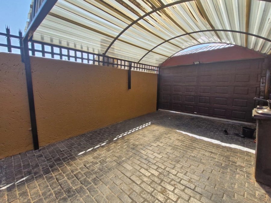 3 Bedroom Property for Sale in Lenasia South Gauteng