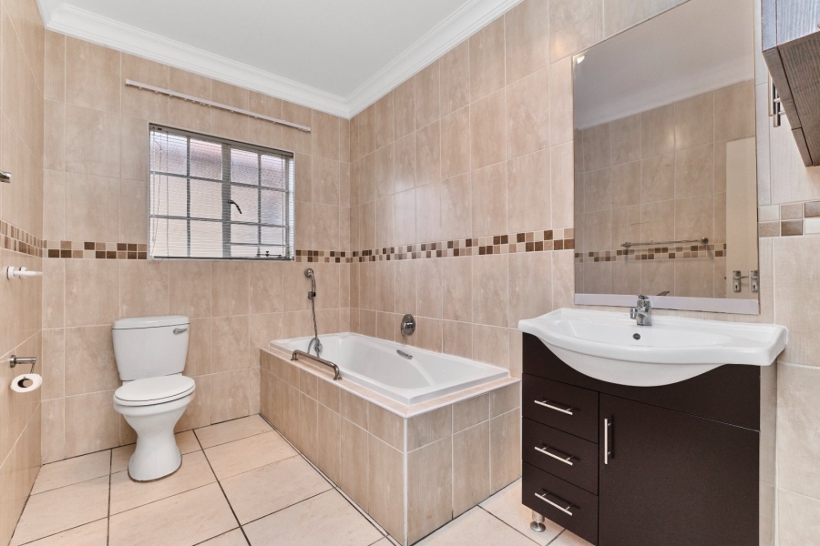 3 Bedroom Property for Sale in Honeydew Manor Gauteng