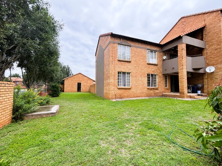 2 Bedroom Property for Sale in Eco Park Gauteng