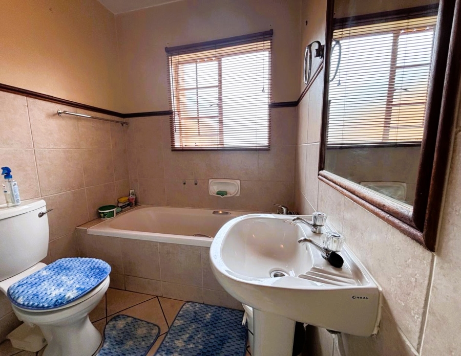 2 Bedroom Property for Sale in Eco Park Gauteng