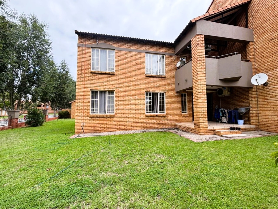 2 Bedroom Property for Sale in Eco Park Gauteng