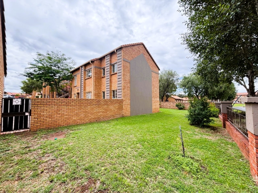 2 Bedroom Property for Sale in Eco Park Gauteng