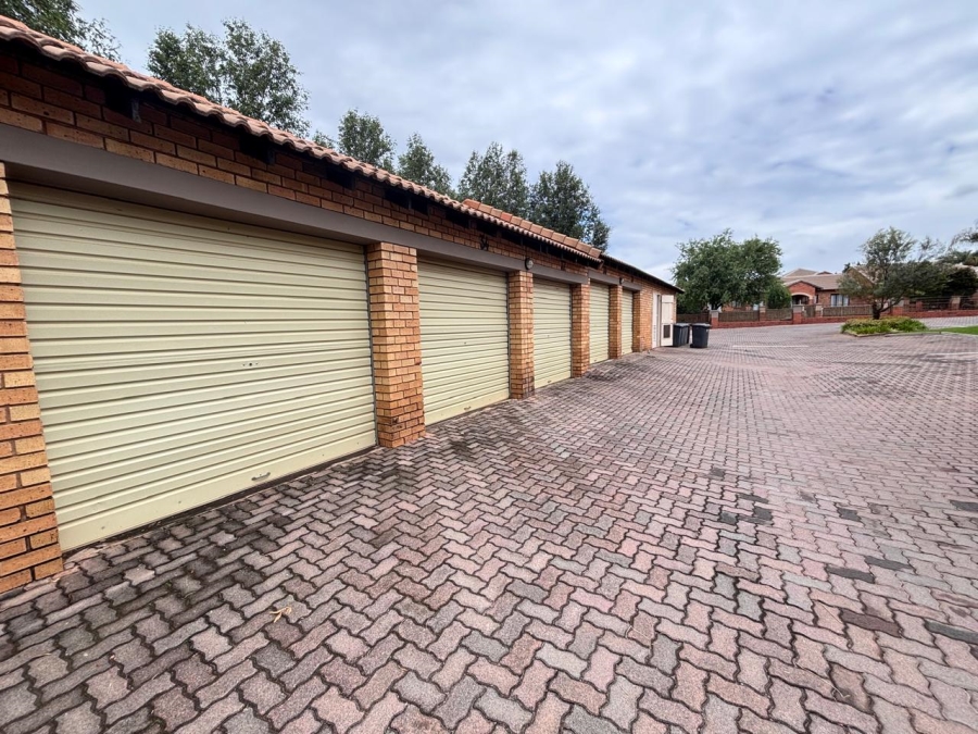 2 Bedroom Property for Sale in Eco Park Gauteng