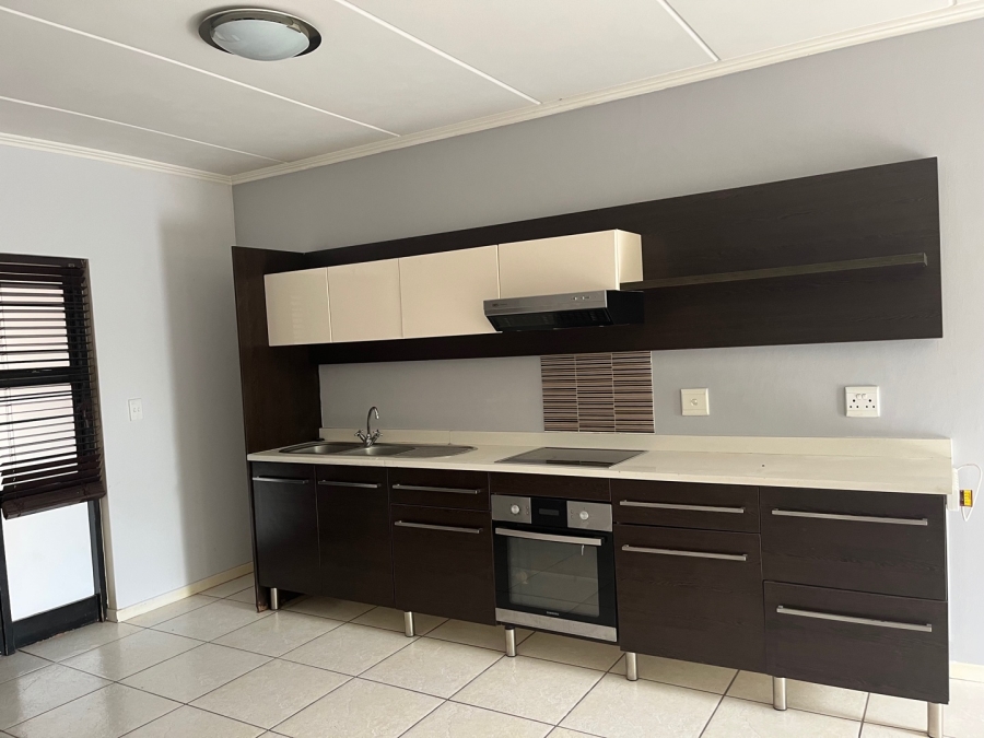 To Let 2 Bedroom Property for Rent in Fourways Gauteng