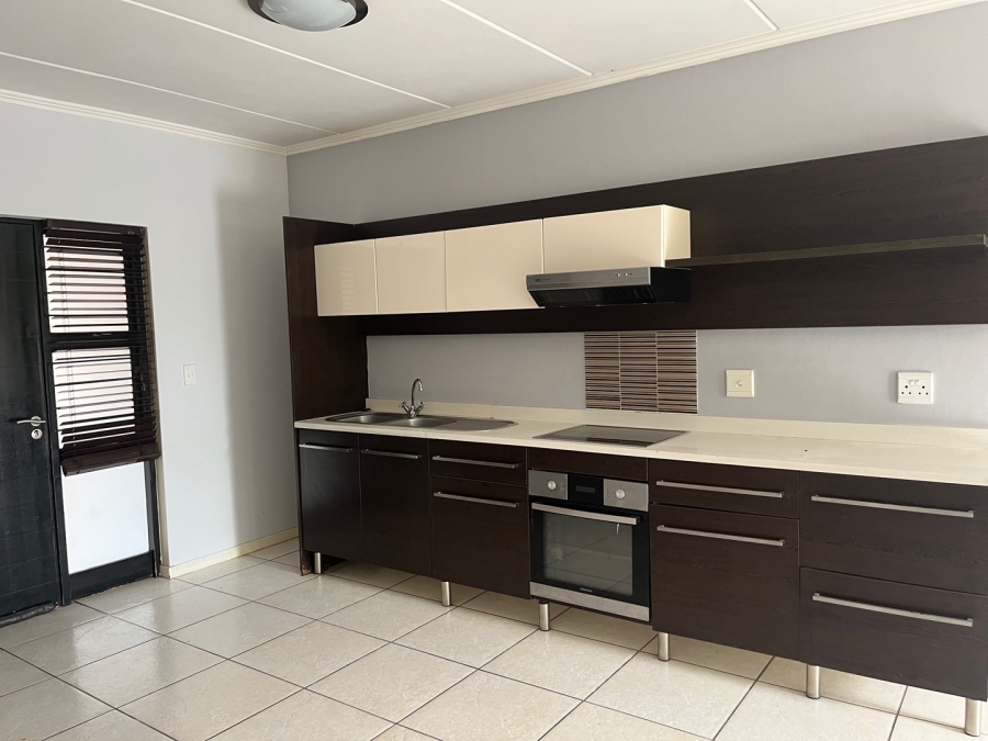 To Let 2 Bedroom Property for Rent in Fourways Gauteng
