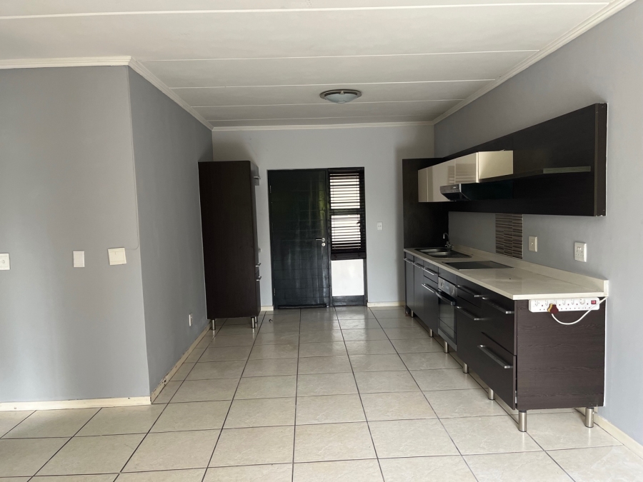 To Let 2 Bedroom Property for Rent in Fourways Gauteng