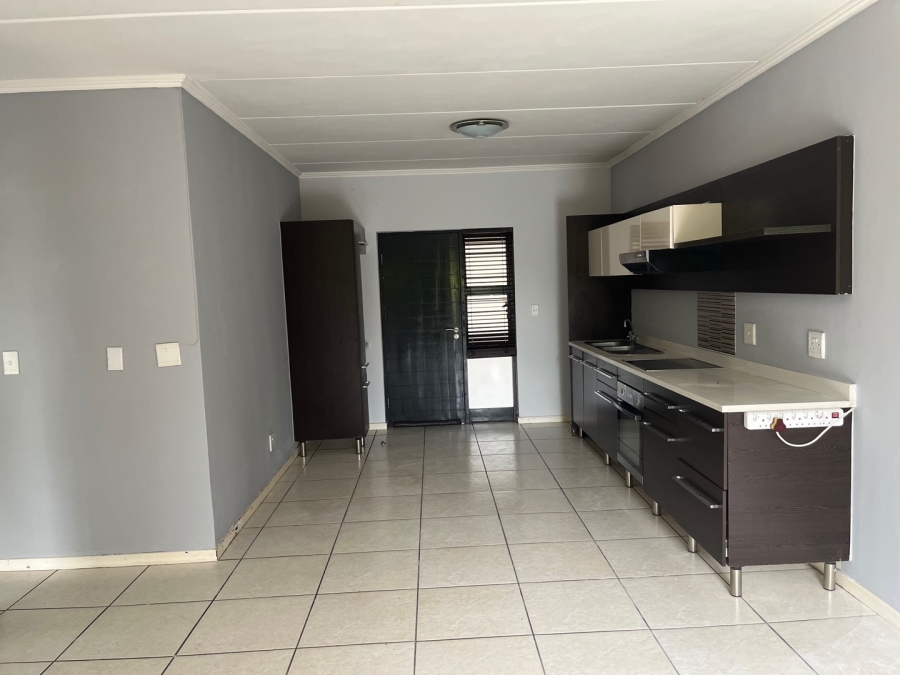 To Let 2 Bedroom Property for Rent in Fourways Gauteng