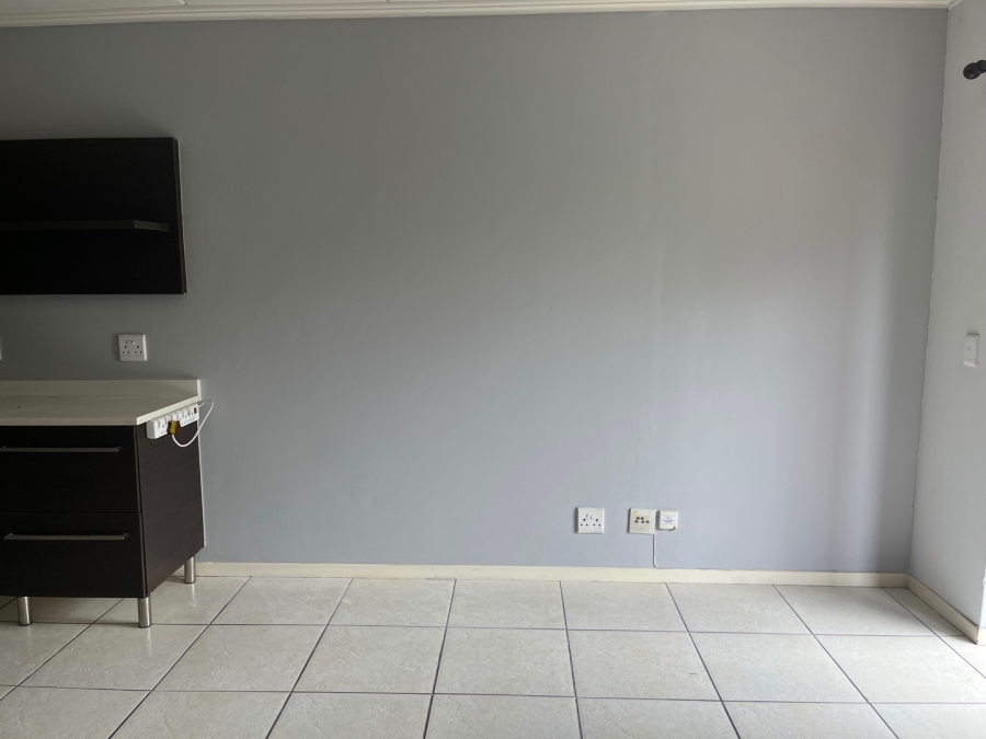 To Let 2 Bedroom Property for Rent in Fourways Gauteng