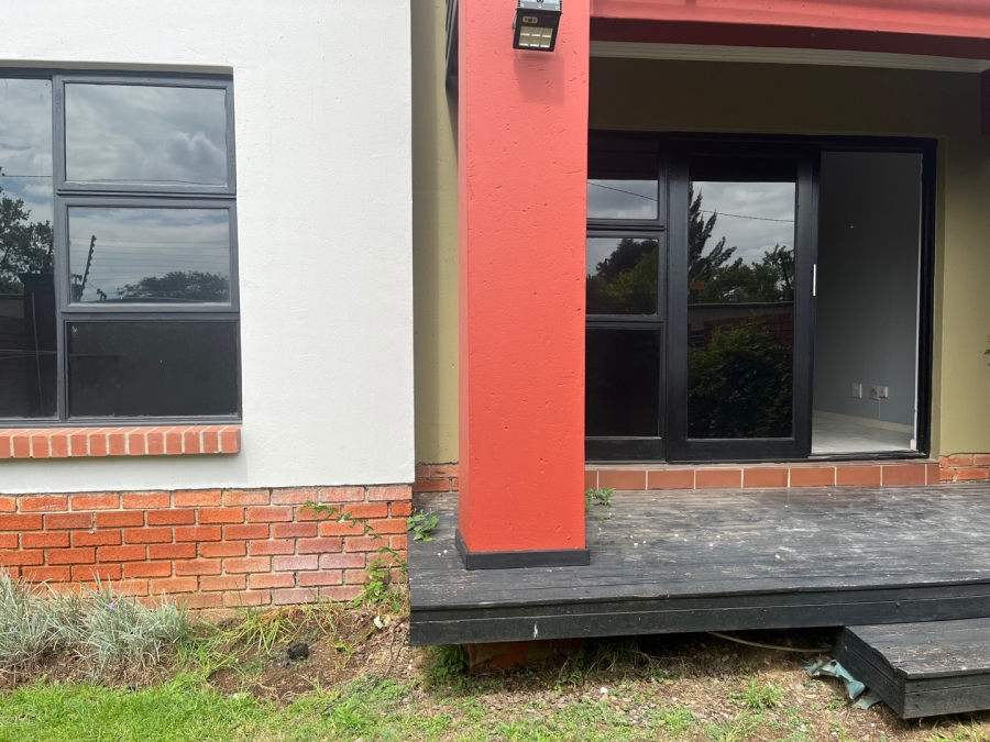 To Let 2 Bedroom Property for Rent in Fourways Gauteng