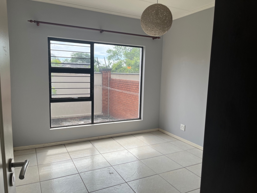 To Let 2 Bedroom Property for Rent in Fourways Gauteng