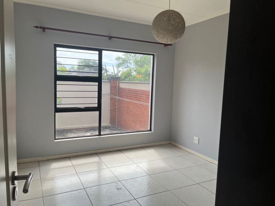 To Let 2 Bedroom Property for Rent in Fourways Gauteng