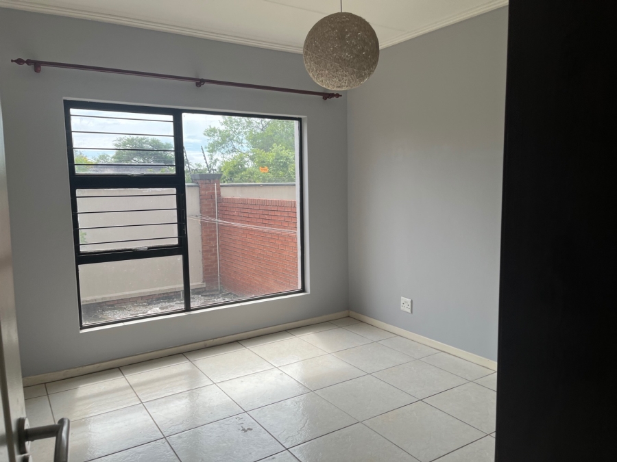 To Let 2 Bedroom Property for Rent in Fourways Gauteng