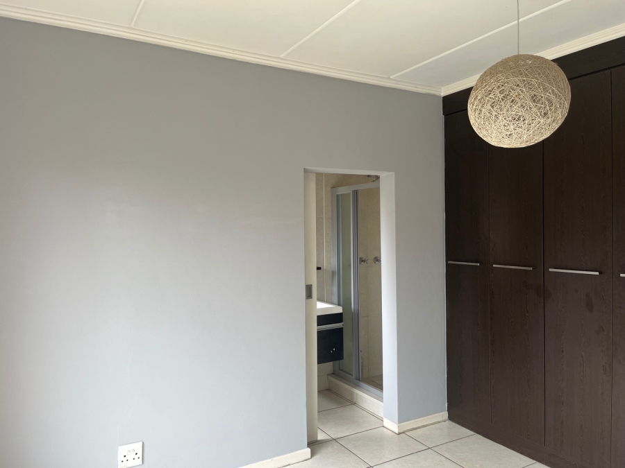 To Let 2 Bedroom Property for Rent in Fourways Gauteng