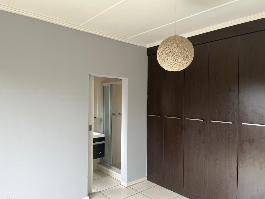 To Let 2 Bedroom Property for Rent in Fourways Gauteng