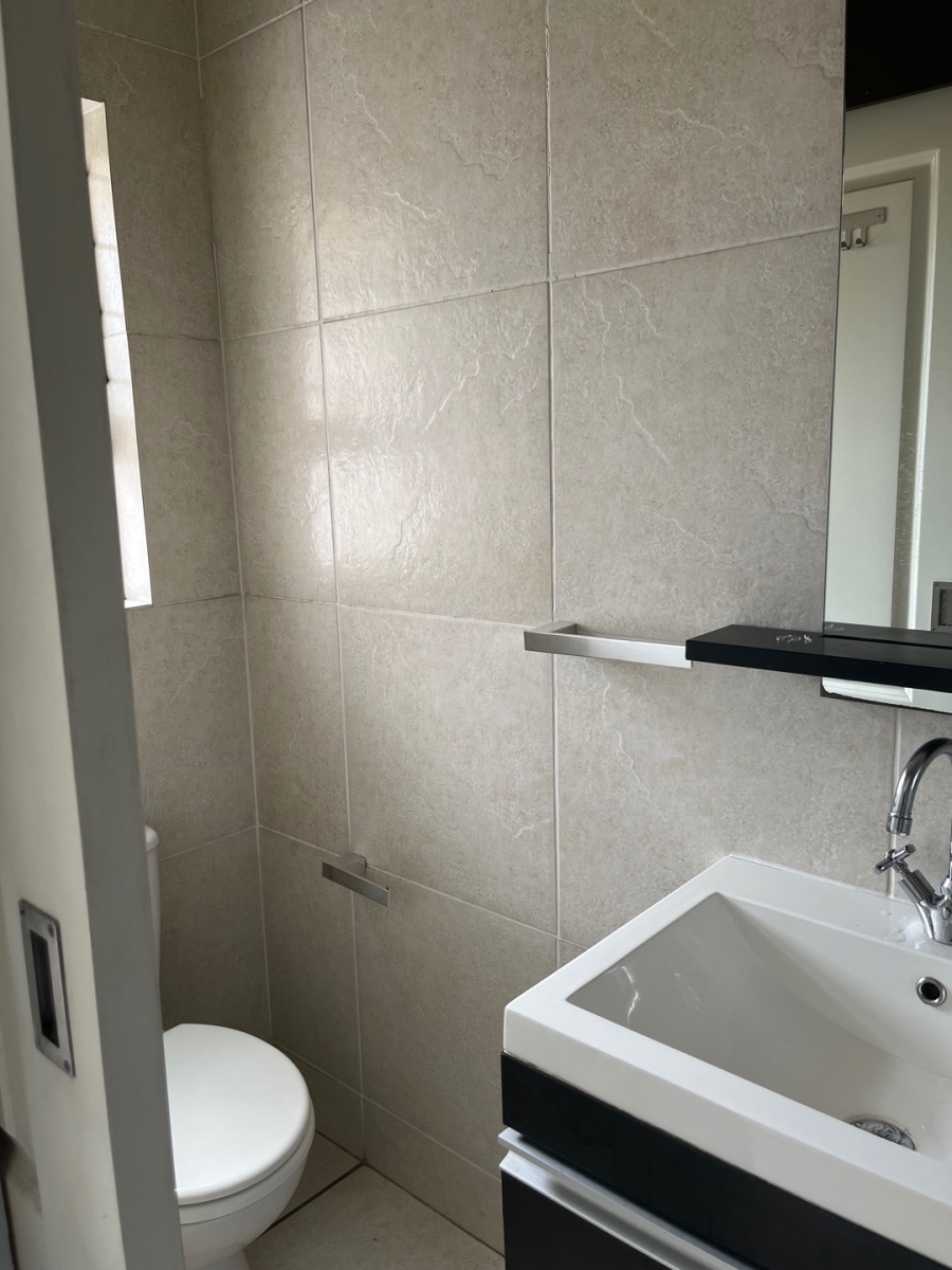 To Let 2 Bedroom Property for Rent in Fourways Gauteng