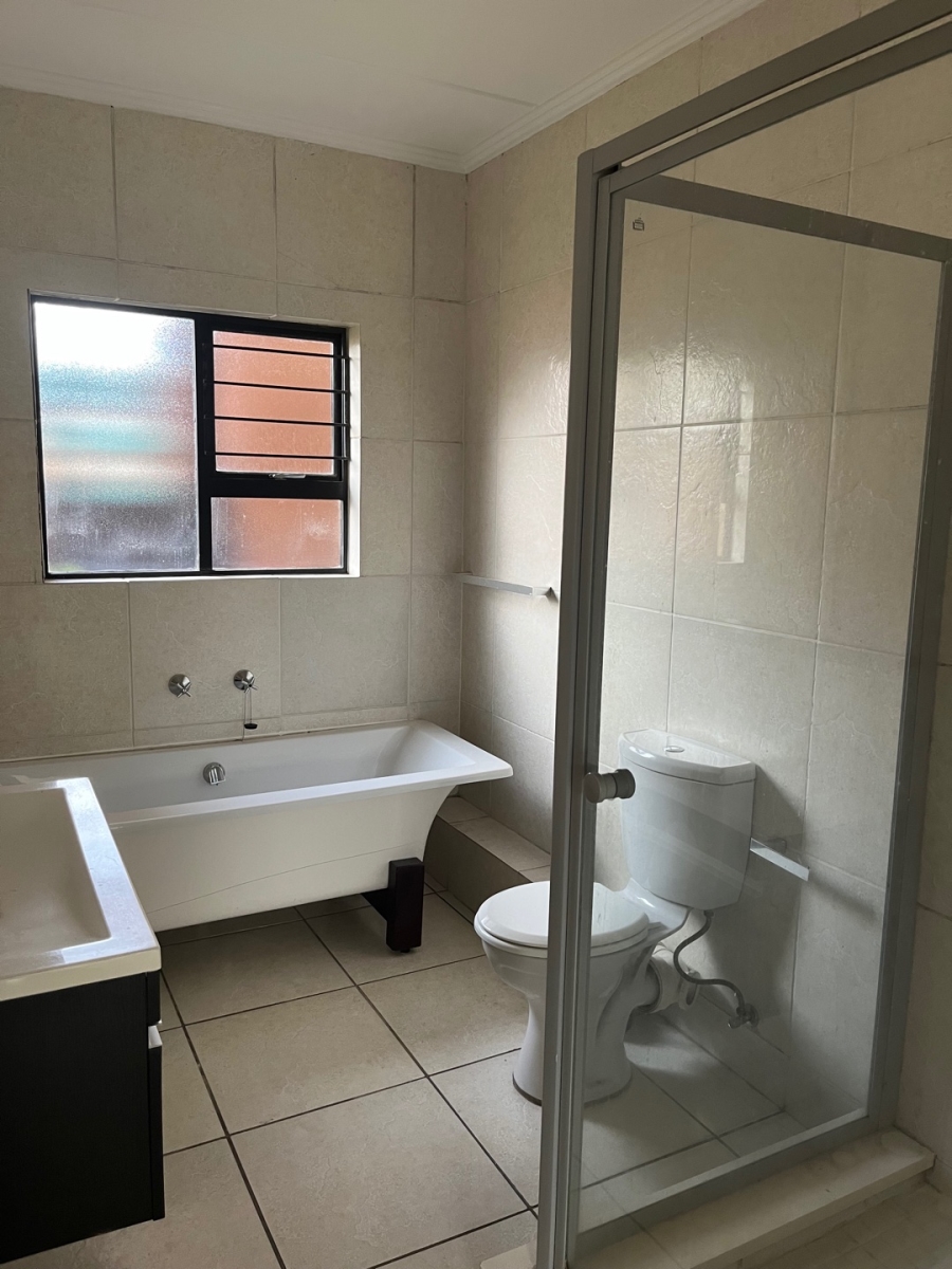 To Let 2 Bedroom Property for Rent in Fourways Gauteng