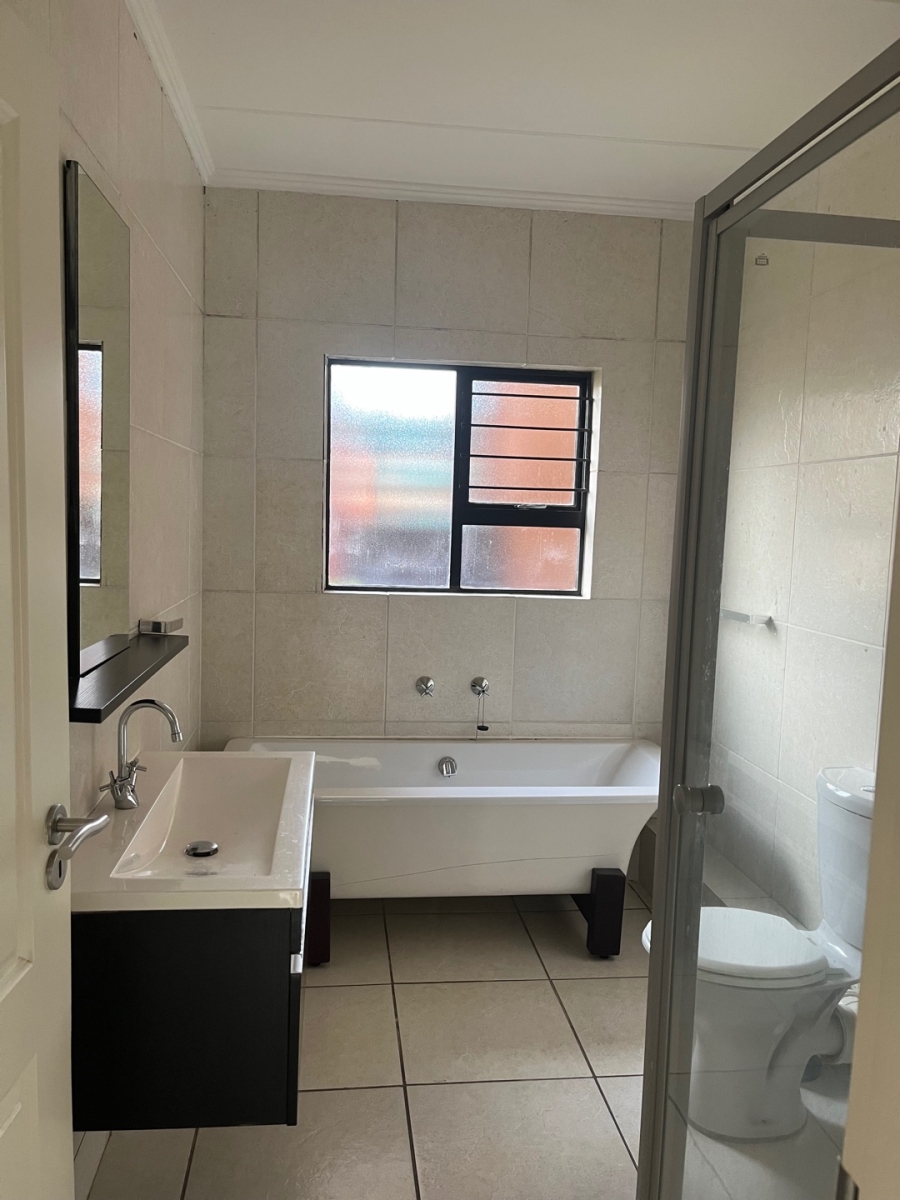 To Let 2 Bedroom Property for Rent in Fourways Gauteng