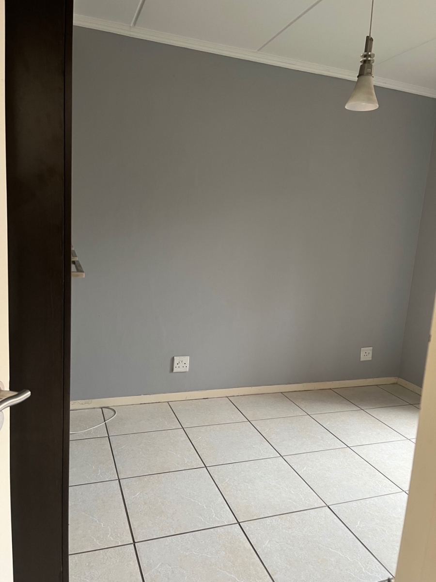 To Let 2 Bedroom Property for Rent in Fourways Gauteng