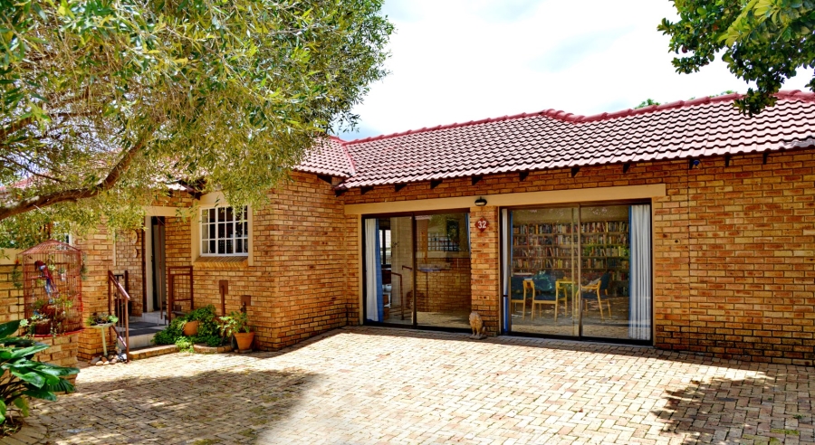 3 Bedroom Property for Sale in Wilgeheuwel Gauteng