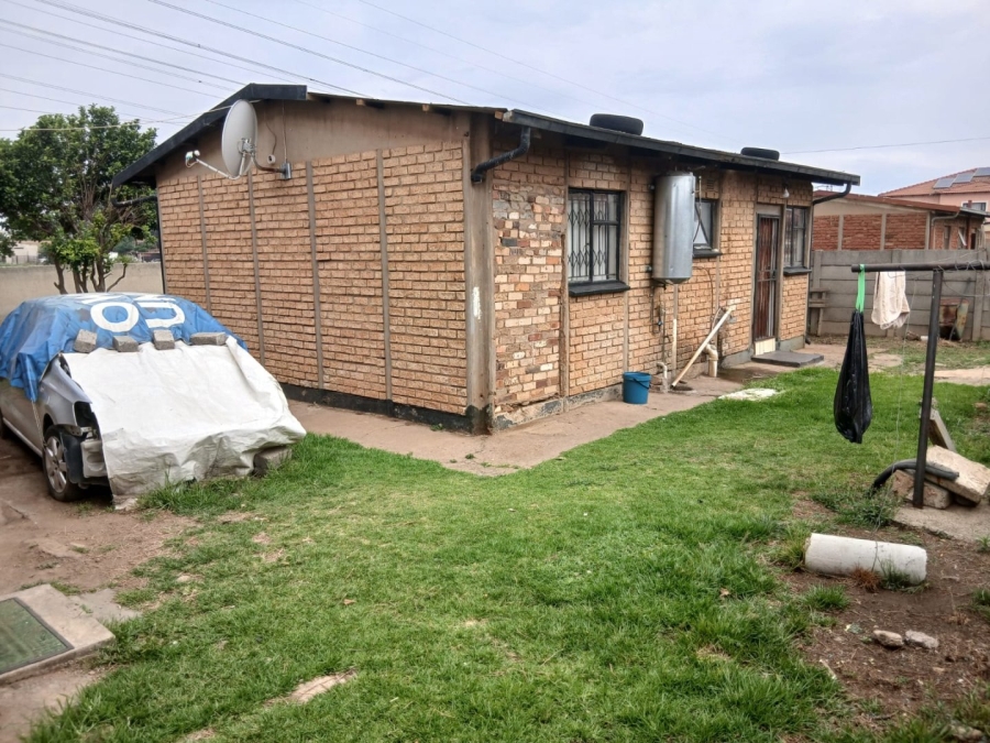 6 Bedroom Property for Sale in Naledi Gauteng