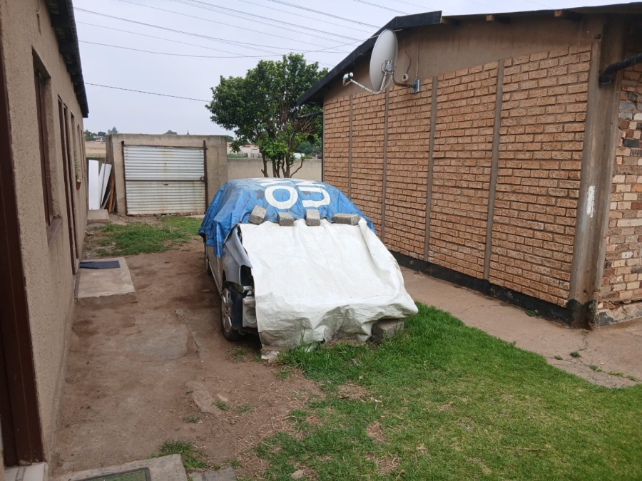 6 Bedroom Property for Sale in Naledi Gauteng