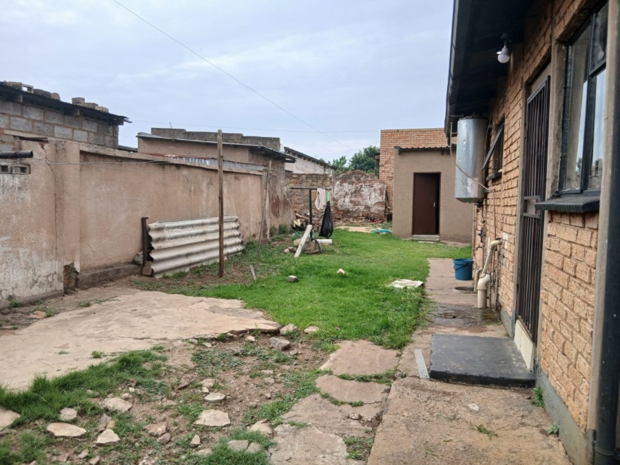 6 Bedroom Property for Sale in Naledi Gauteng