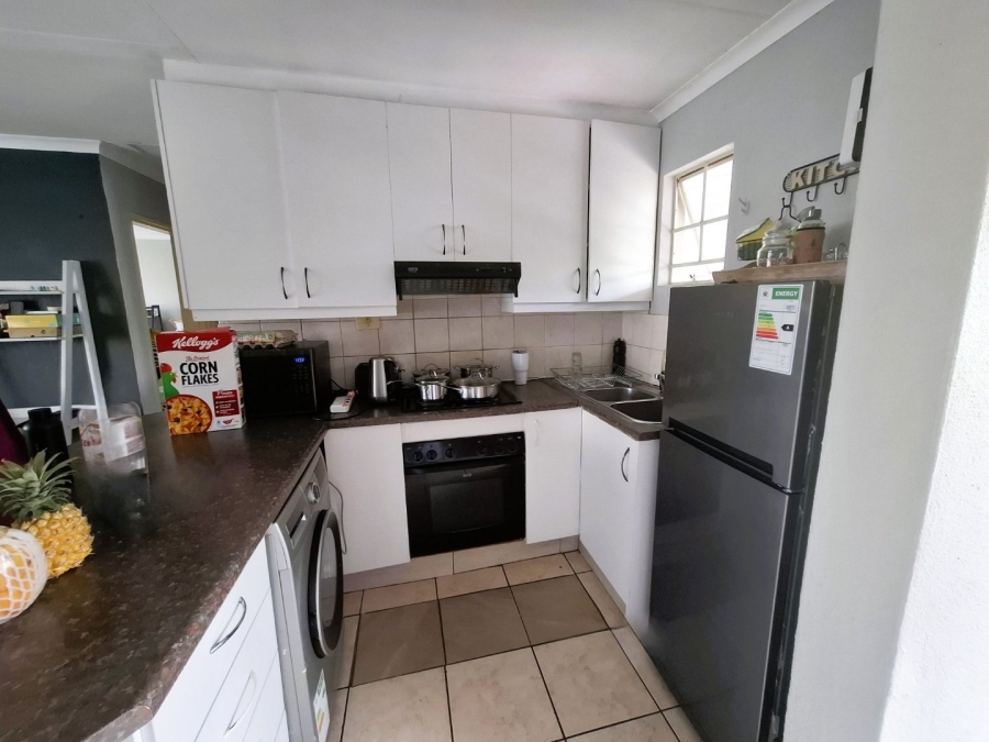 To Let 2 Bedroom Property for Rent in Groenkloof Gauteng