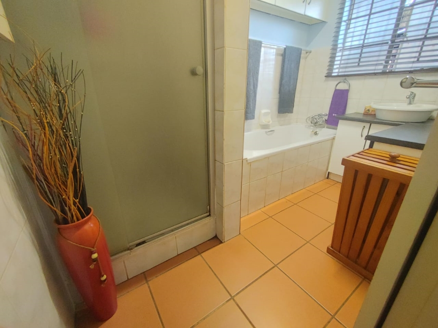 2 Bedroom Property for Sale in La Montagne Gauteng