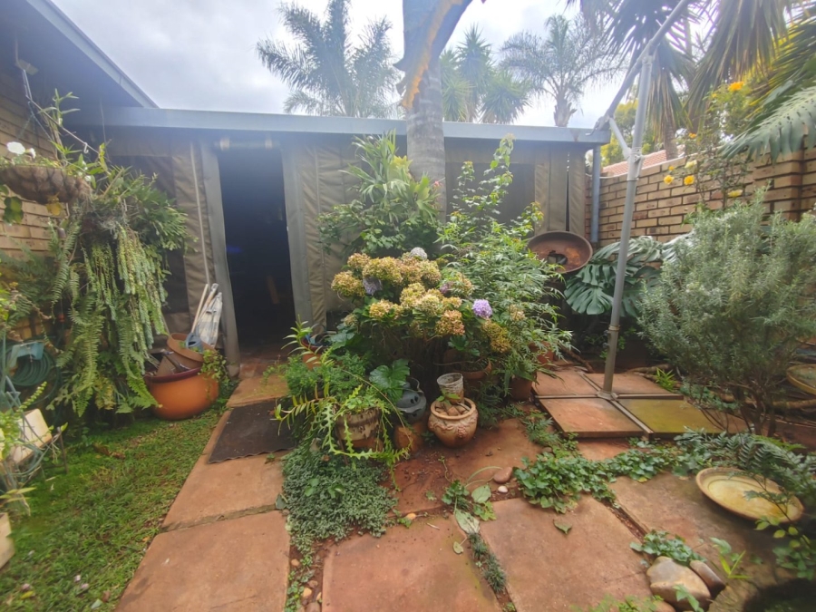 2 Bedroom Property for Sale in La Montagne Gauteng