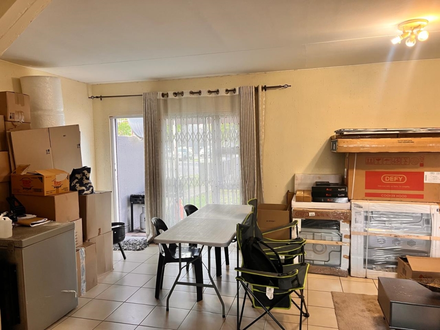 To Let 2 Bedroom Property for Rent in Greenstone Hill Gauteng