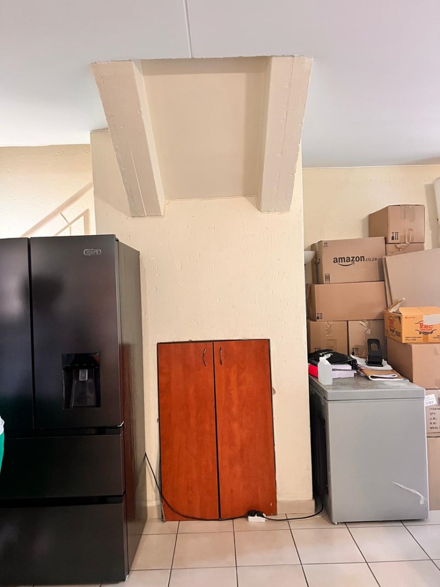 To Let 2 Bedroom Property for Rent in Greenstone Hill Gauteng