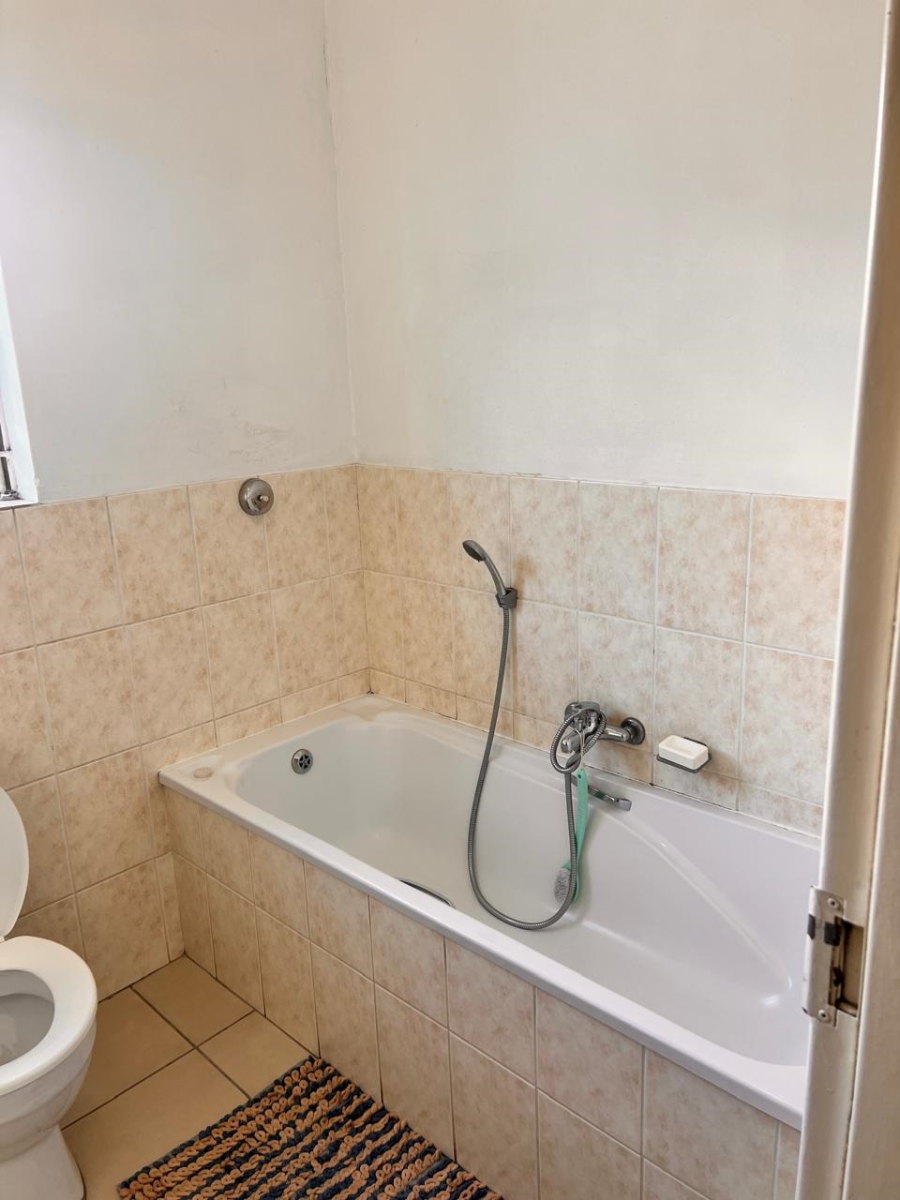 To Let 2 Bedroom Property for Rent in Greenstone Hill Gauteng
