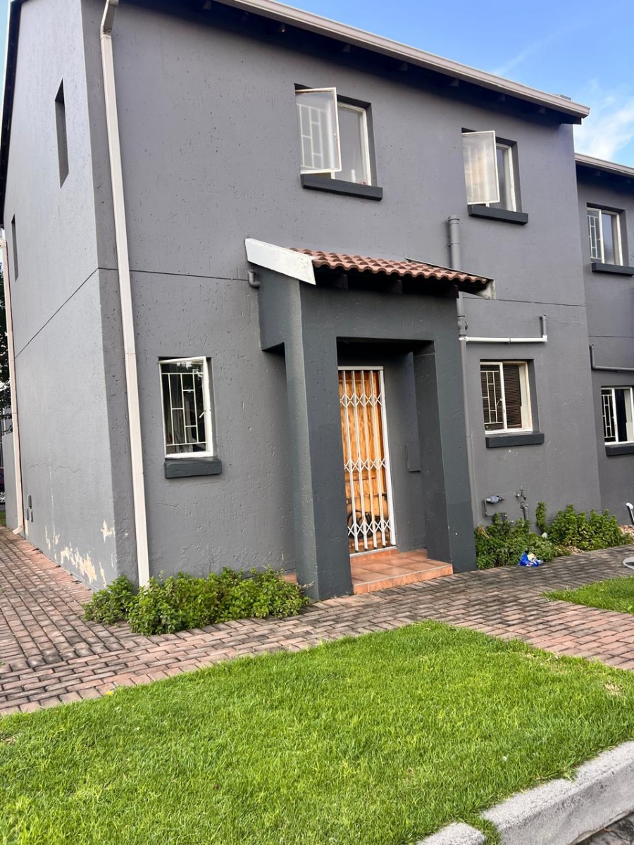 To Let 2 Bedroom Property for Rent in Greenstone Hill Gauteng