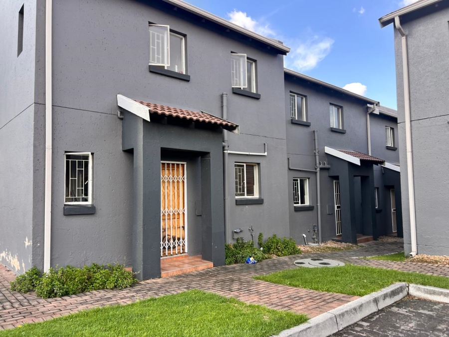 To Let 2 Bedroom Property for Rent in Greenstone Hill Gauteng