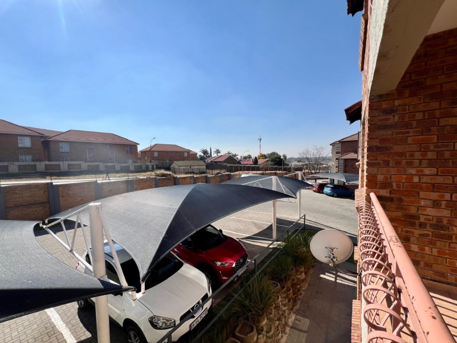 2 Bedroom Property for Sale in Birchleigh Gauteng