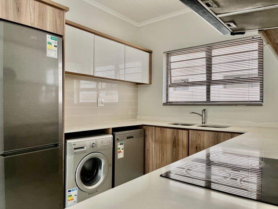 To Let  Bedroom Property for Rent in Crowthorne AH Gauteng