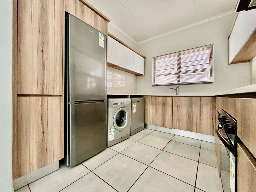 To Let  Bedroom Property for Rent in Crowthorne AH Gauteng