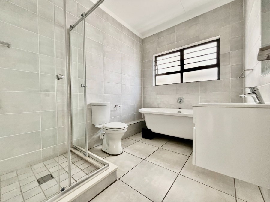 To Let  Bedroom Property for Rent in Crowthorne AH Gauteng