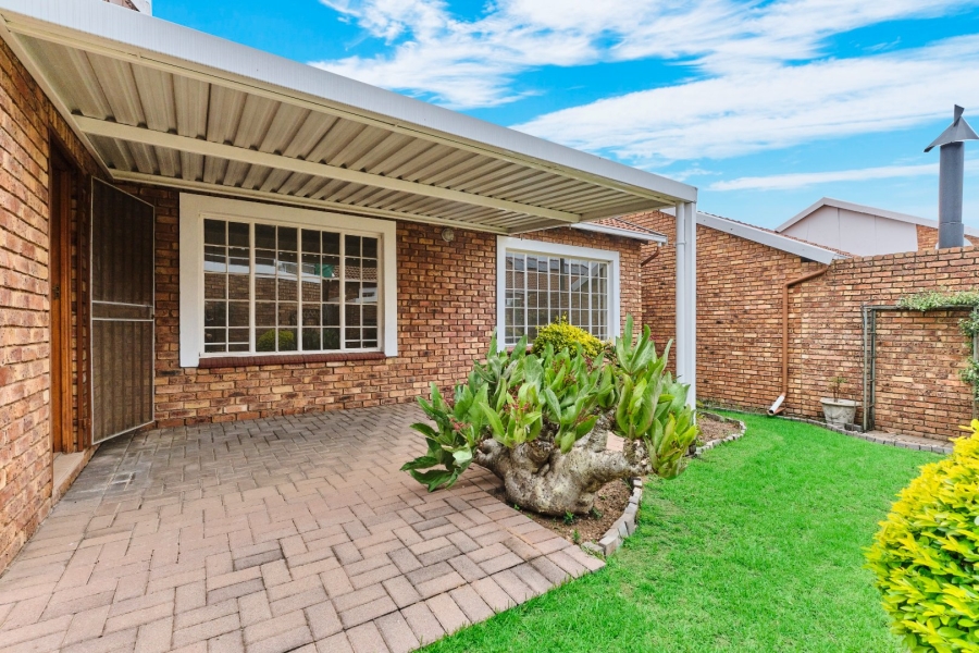 2 Bedroom Property for Sale in Honeydew Gauteng