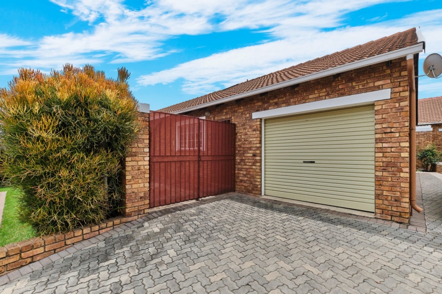 2 Bedroom Property for Sale in Honeydew Gauteng