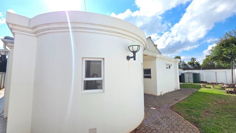 4 Bedroom Property for Sale in Laudium Gauteng