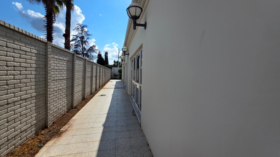 4 Bedroom Property for Sale in Laudium Gauteng