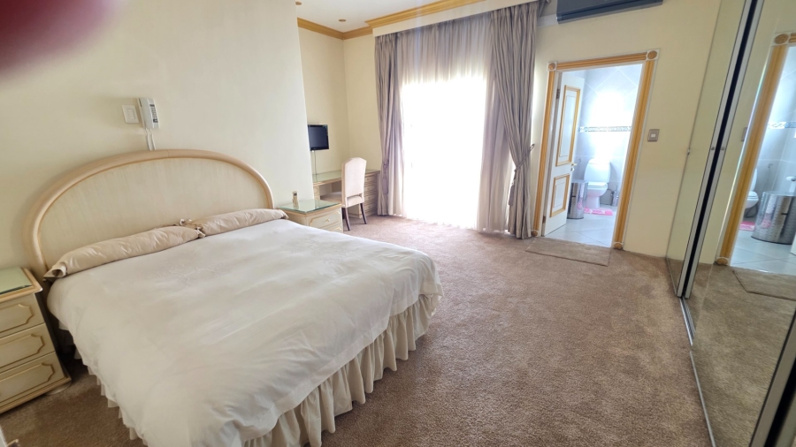 4 Bedroom Property for Sale in Laudium Gauteng