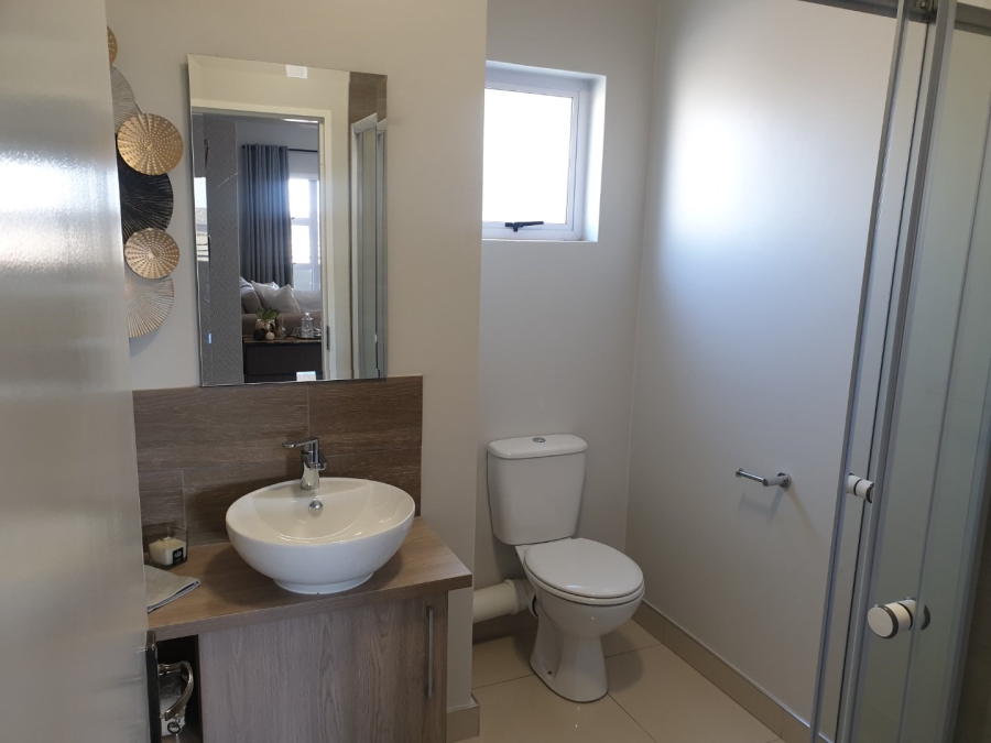  Bedroom Property for Sale in Blue Hills Gauteng