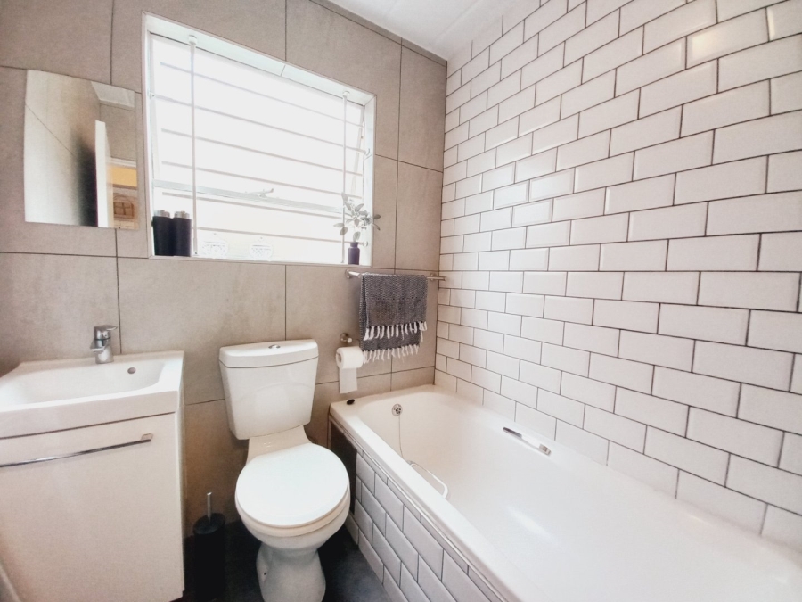 2 Bedroom Property for Sale in Dowerglen Gauteng