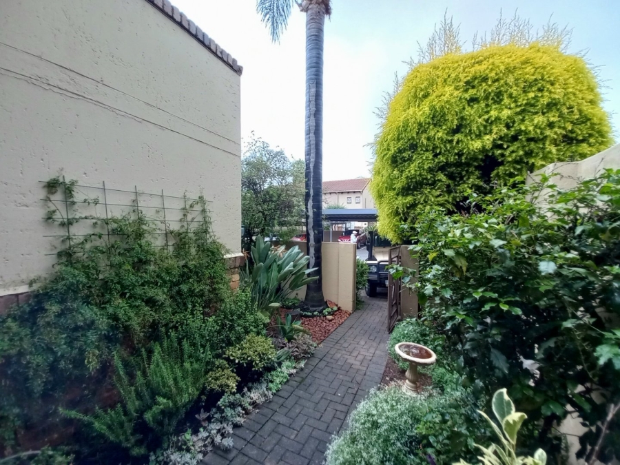 2 Bedroom Property for Sale in Dowerglen Gauteng