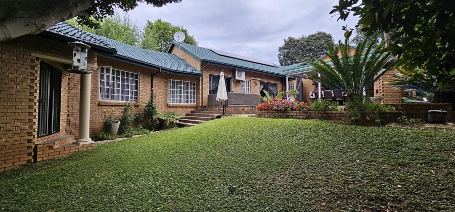 5 Bedroom Property for Sale in Moreleta Park Gauteng