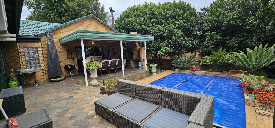5 Bedroom Property for Sale in Moreleta Park Gauteng